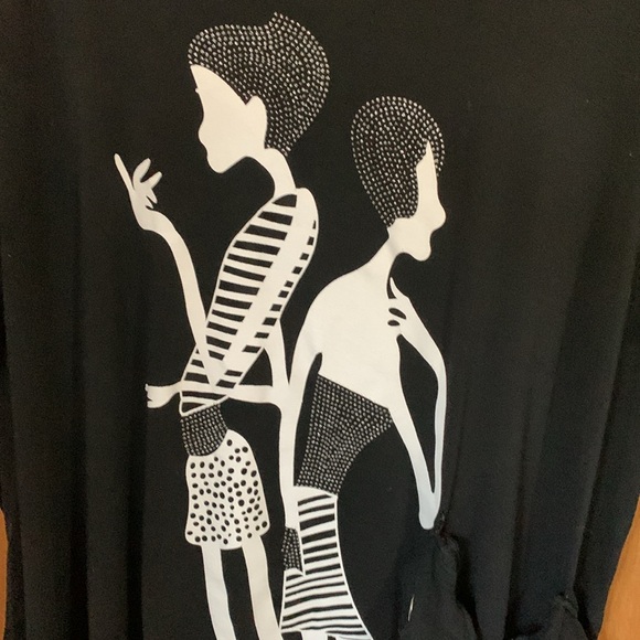 Short sleeve t-shirt type top with handkerchief hem - Picture 4 of 4